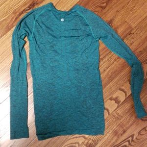 Lululemon stretch shirt
